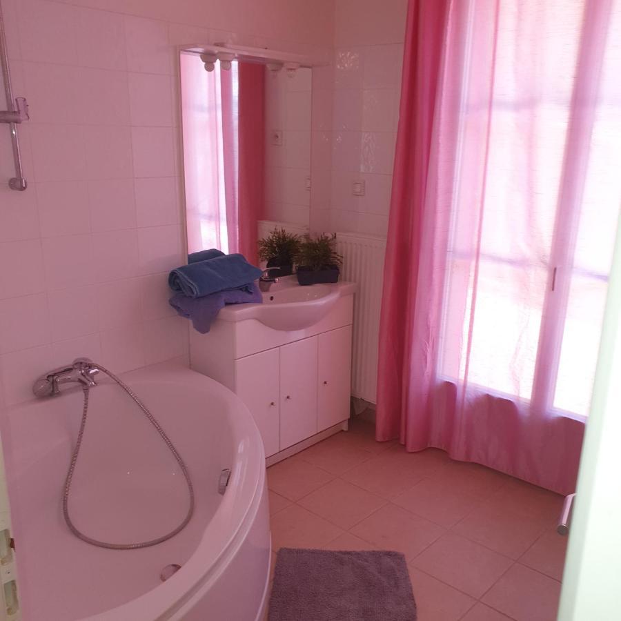 Clos des pins Cluny Extérieur photo